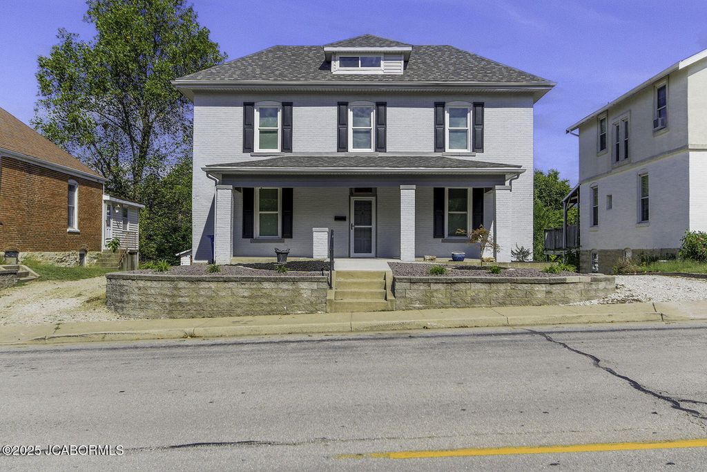 1119 E MCCARTY STREET, Jefferson City, MO 65101
