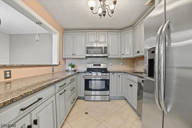 403 Reading Cir, Bridgewater Twp., NJ 08807