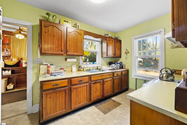 6 Berkley Avenue, Greenville, SC 29609