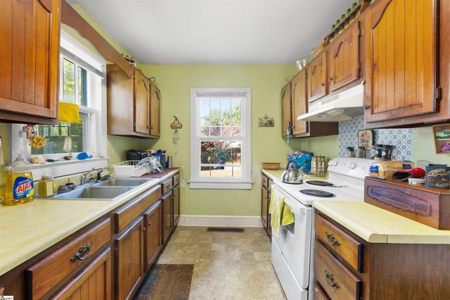 6 Berkley Avenue, Greenville, SC 29609