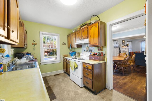 6 Berkley Avenue, Greenville, SC 29609