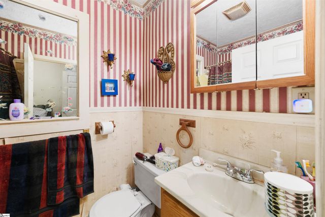 6 Berkley Avenue, Greenville, SC 29609