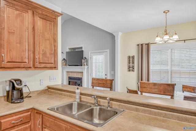 230 Twin Lakes Drive, New Market, AL 35761