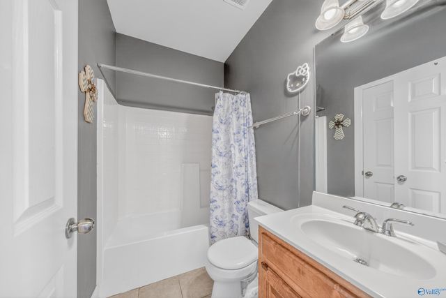 230 Twin Lakes Drive, New Market, AL 35761