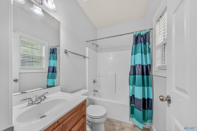 230 Twin Lakes Drive, New Market, AL 35761