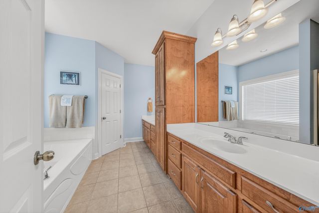 230 Twin Lakes Drive, New Market, AL 35761