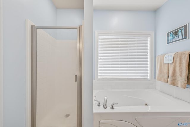 230 Twin Lakes Drive, New Market, AL 35761