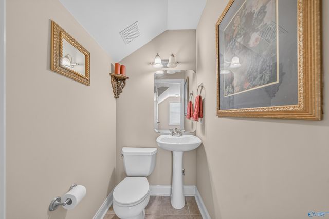 230 Twin Lakes Drive, New Market, AL 35761