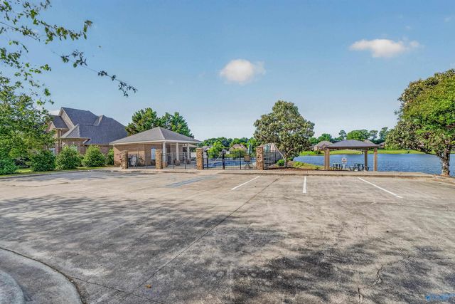 230 Twin Lakes Drive, New Market, AL 35761