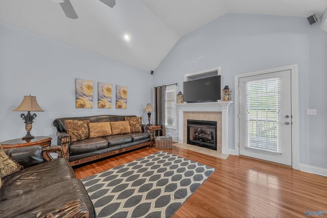 230 Twin Lakes Drive, New Market, AL 35761