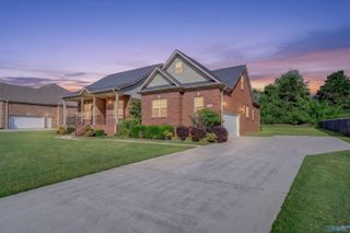 230 Twin Lakes Drive, New Market, AL 35761