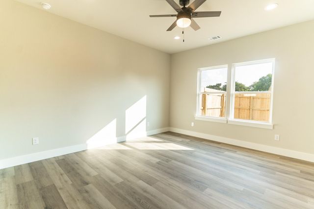 329 String Prairie WAY, Smithville, TX 78957