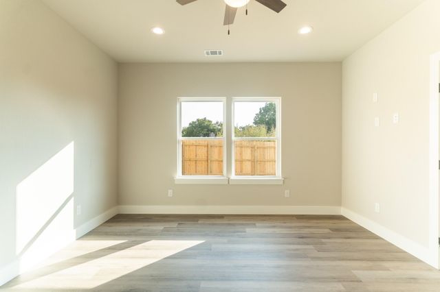 329 String Prairie WAY, Smithville, TX 78957