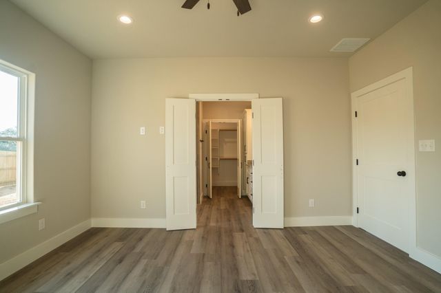 329 String Prairie WAY, Smithville, TX 78957