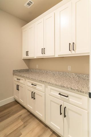 329 String Prairie WAY, Smithville, TX 78957