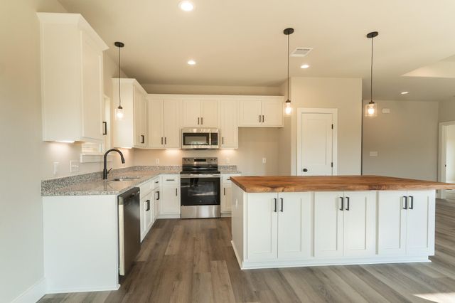 329 String Prairie WAY, Smithville, TX 78957