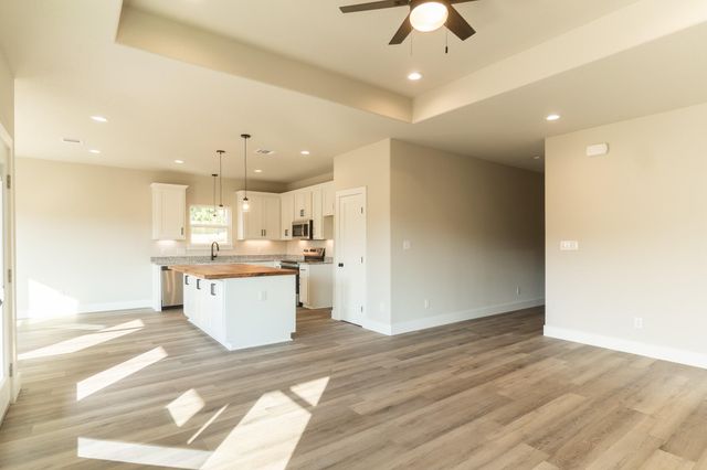 329 String Prairie WAY, Smithville, TX 78957