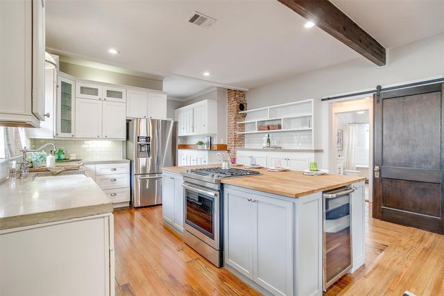 1405 S Henderson Street, Fort Worth, TX 76104