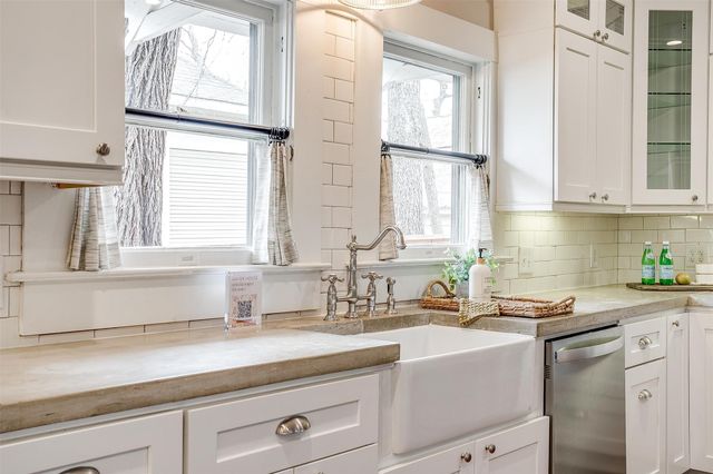 1405 S Henderson Street, Fort Worth, TX 76104