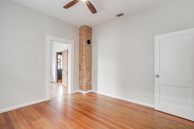 1405 S Henderson Street, Fort Worth, TX 76104