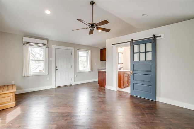 1405 S Henderson Street, Fort Worth, TX 76104