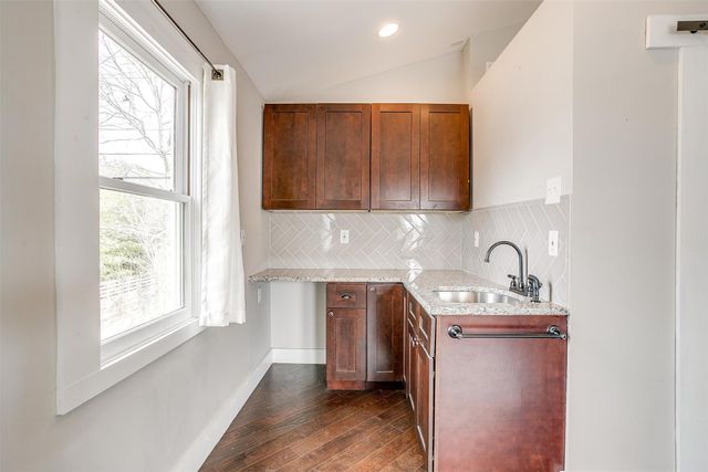 1405 S Henderson Street, Fort Worth, TX 76104