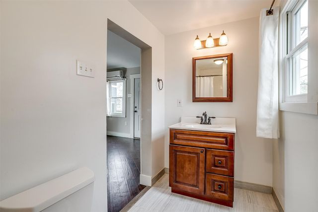 1405 S Henderson Street, Fort Worth, TX 76104