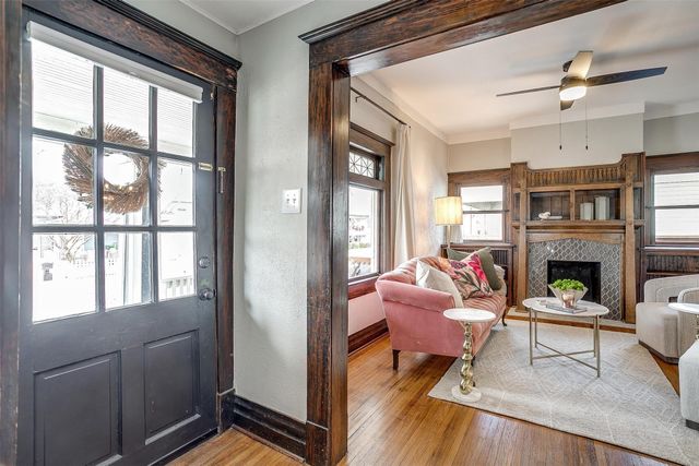 1405 S Henderson Street, Fort Worth, TX 76104