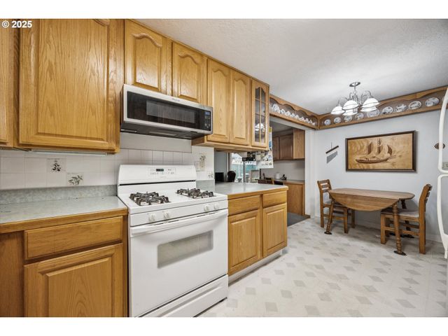 825 Ne 194TH Ave, Portland, OR 97230