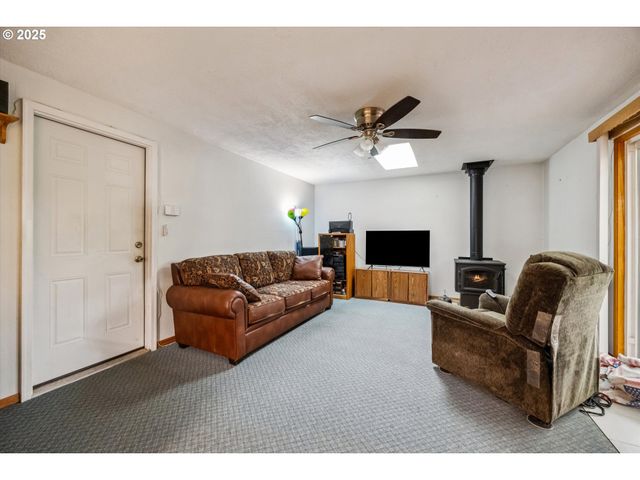 825 Ne 194TH Ave, Portland, OR 97230