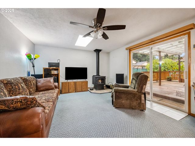 825 Ne 194TH Ave, Portland, OR 97230