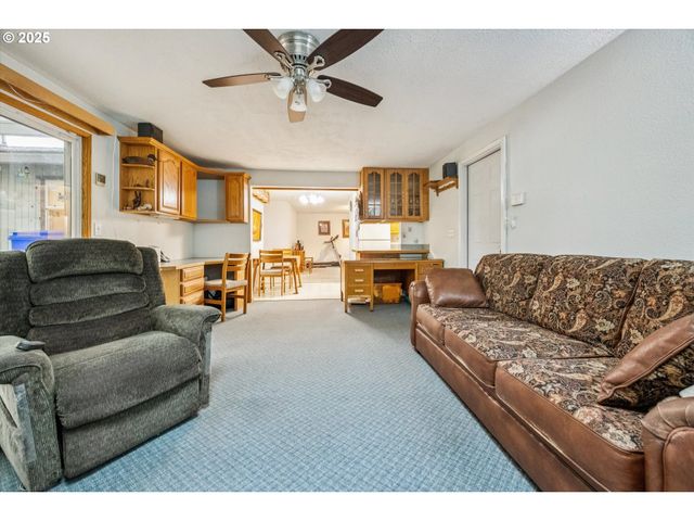 825 Ne 194TH Ave, Portland, OR 97230