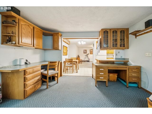 825 Ne 194TH Ave, Portland, OR 97230