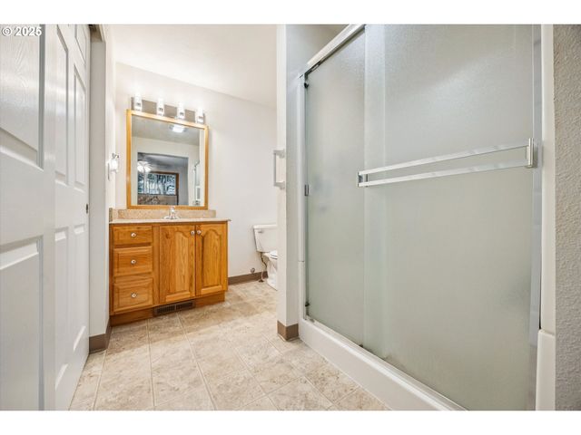 825 Ne 194TH Ave, Portland, OR 97230