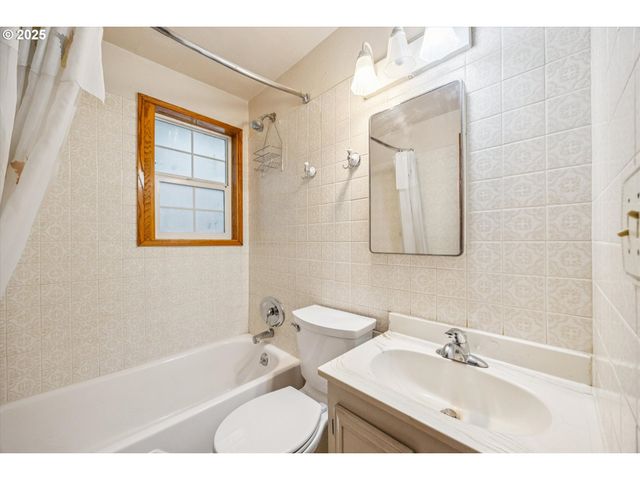 825 Ne 194TH Ave, Portland, OR 97230