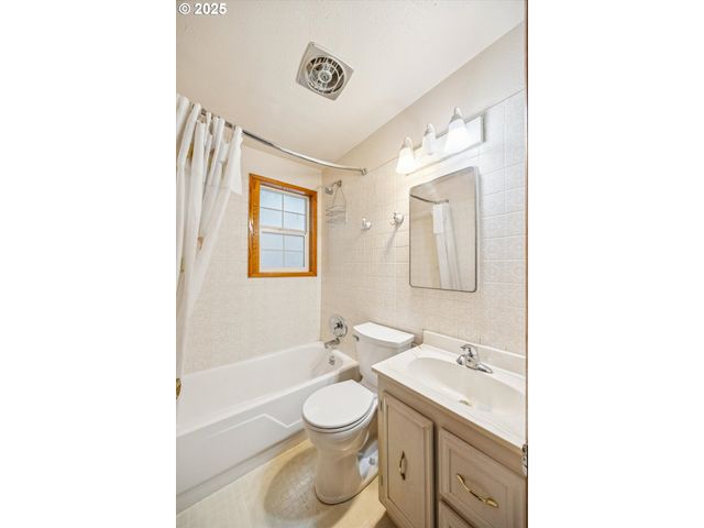 825 Ne 194TH Ave, Portland, OR 97230