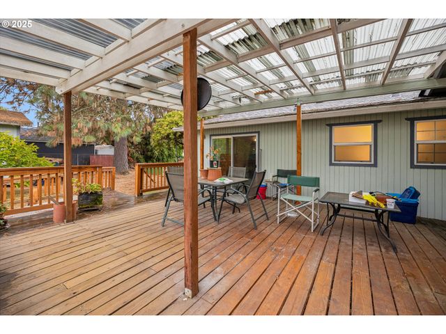 825 Ne 194TH Ave, Portland, OR 97230