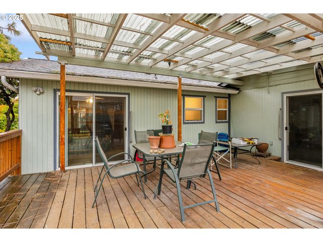 825 Ne 194TH Ave, Portland, OR 97230