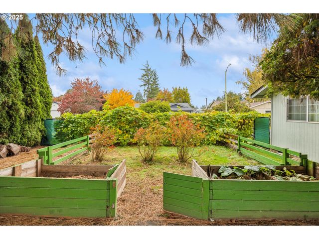 825 Ne 194TH Ave, Portland, OR 97230