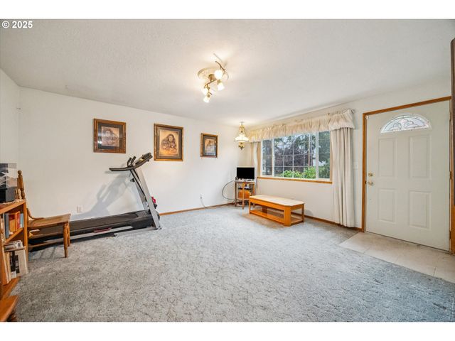825 Ne 194TH Ave, Portland, OR 97230