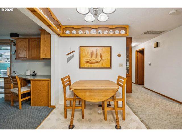 825 Ne 194TH Ave, Portland, OR 97230