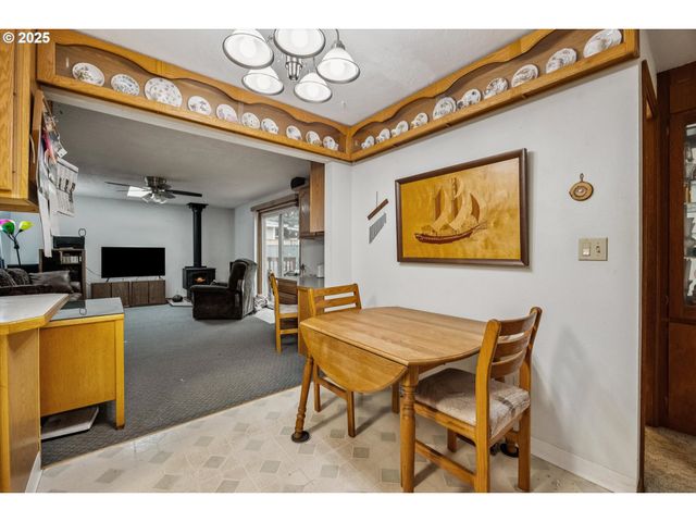 825 Ne 194TH Ave, Portland, OR 97230