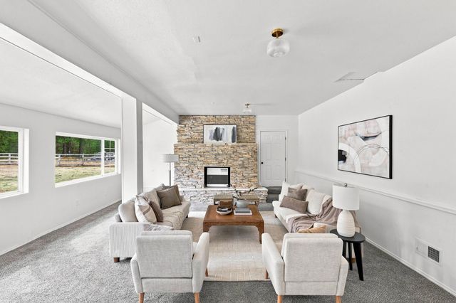 1612 W Mason Rd, Deer Park, WA 99006