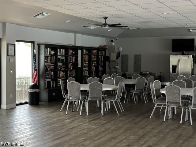 4180 Looking Glass LN 4104, Naples, FL 34112