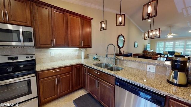 4180 Looking Glass LN 4104, Naples, FL 34112