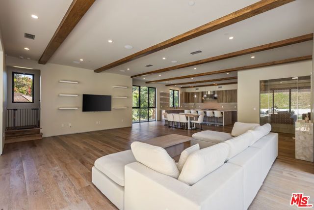 4607 Vanalden Avenue, Tarzana (los Angeles), CA 91356