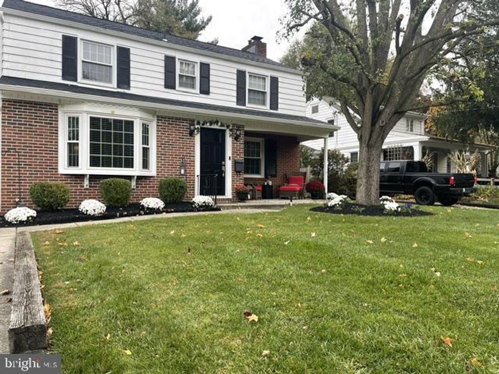 321 N STANWICK RD, MOORESTOWN, NJ 08057 — exterior