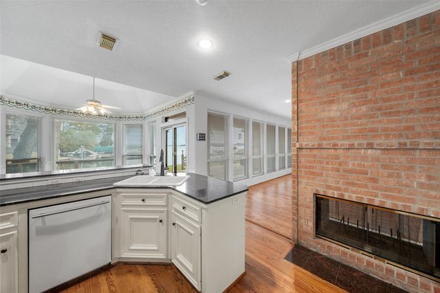 2910 Chaucer Drive, Montgomery, TX 77356