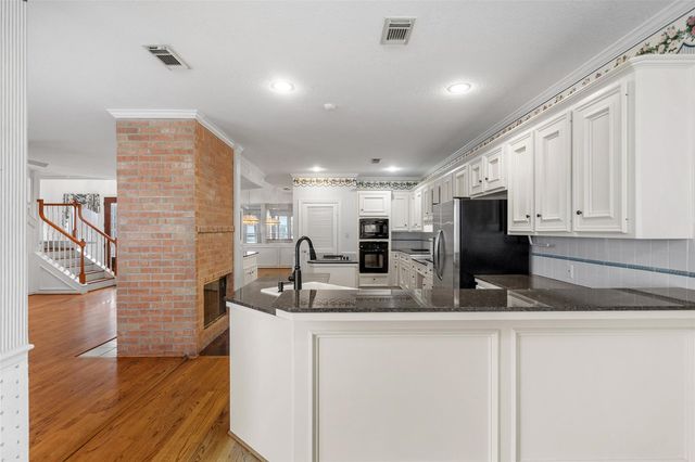 2910 Chaucer Drive, Montgomery, TX 77356