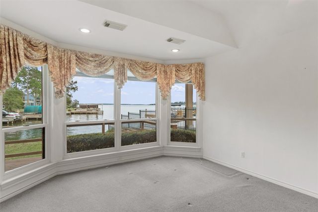 2910 Chaucer Drive, Montgomery, TX 77356